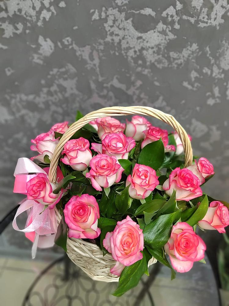 Цветочная композиция из Розы в корзине в Энеме
