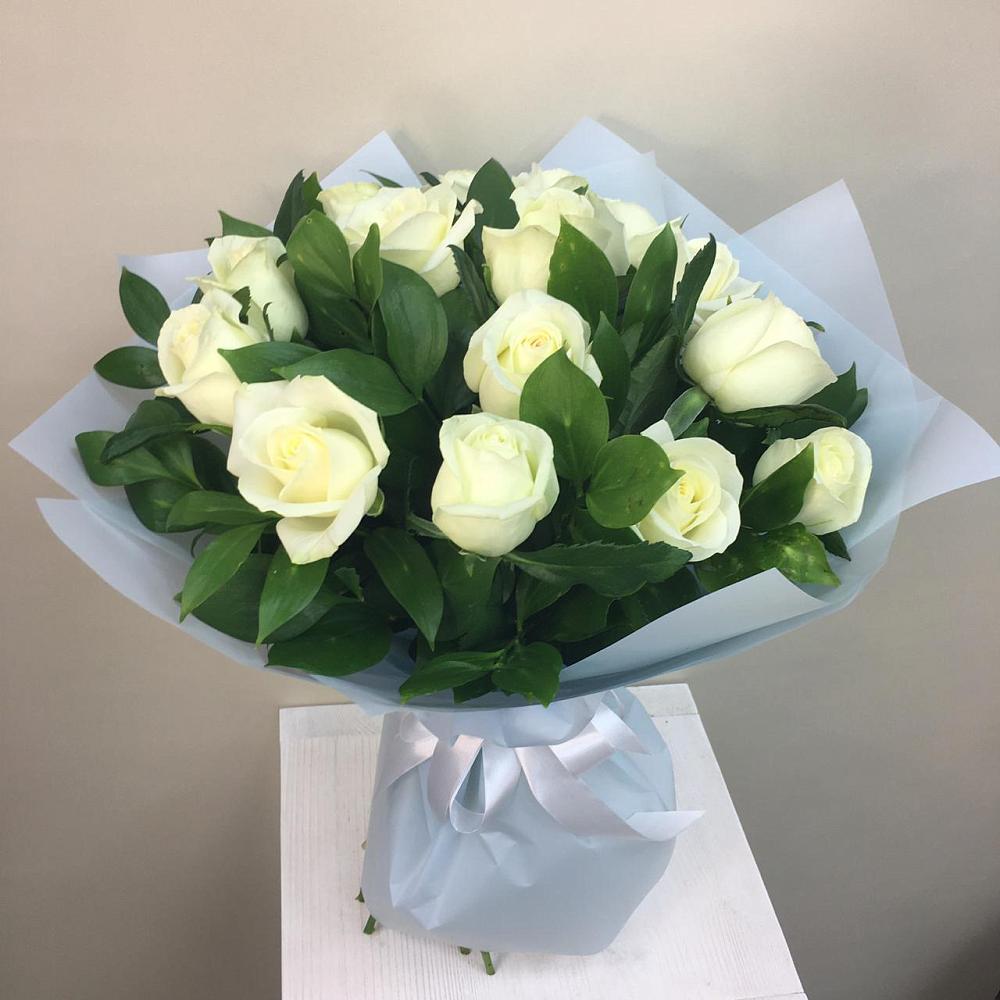 Букет 15 Белых роз Проуд в Энеме