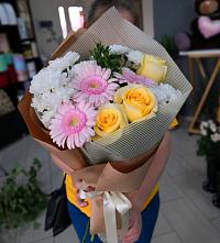Букет цветов из:  Герберы, Розы и Хризантемы в Энеме