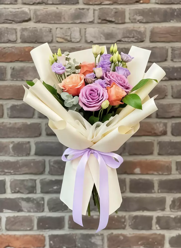 Букет цветов из: Лизиантусы и Розы в Энеме