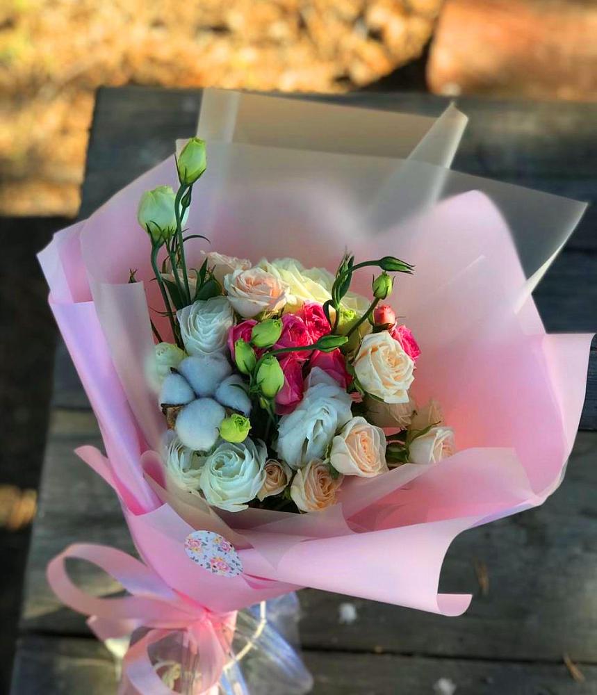 Букет цветов из: Розы и Лизиантусы в Энеме