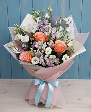 Букет цветов из:  Лизиантусы, Розы, Альстромерии и Гипсофила в Энеме