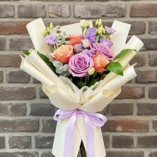 Букет цветов из:  Лизиантусы и Розы в Энеме