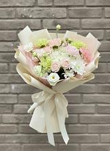 Букет цветов из:  Гвоздики, Розы, Лизиантусы и Хризантемы #REPLACE_PRED# Энеме