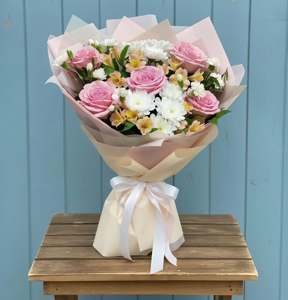 Букет цветов из: Гвоздики, Орхидеи и Розы в Энеме