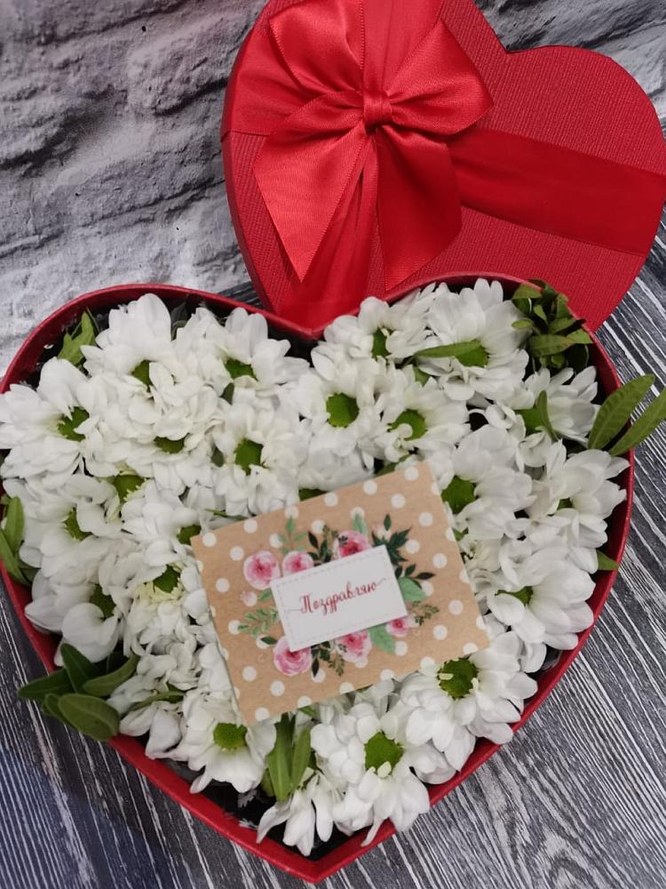 Цветочная композиция из Хризантемы в виде сердца в Энеме