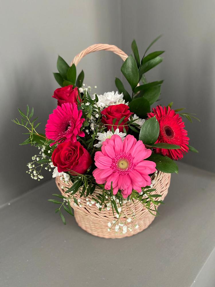 Цветочная композиция из Розы, Хризантемы и Герберы в корзине в Энеме