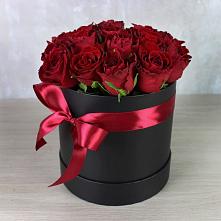 Цветочная композиция из Розы в шляпной коробке в Энеме