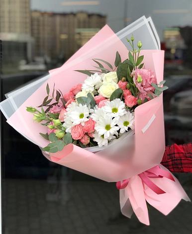Букет цветов из: Розы, Лизиантусы и Хризантемы в Энеме